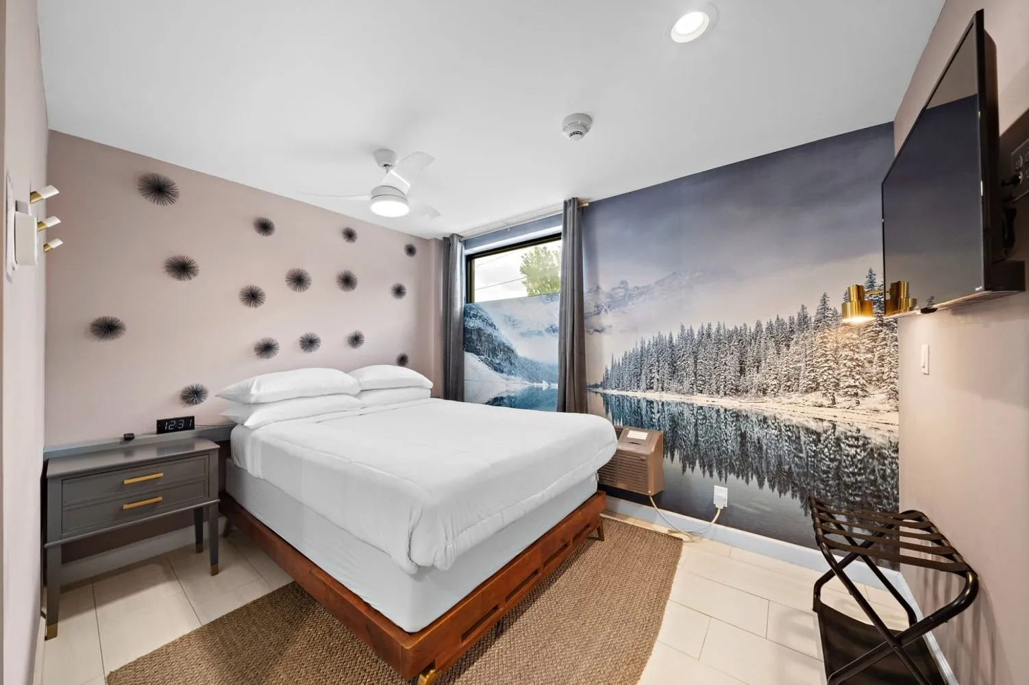 Mountain Views Suite